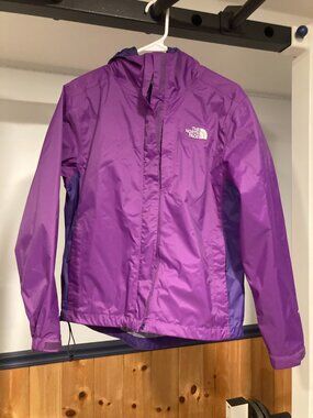 Women’s The North Face HyVent Rain Jacket – Small – Purple